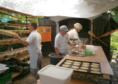 frisches Brot flammkuchen und mehr beim Johannismarkt in Straupitz